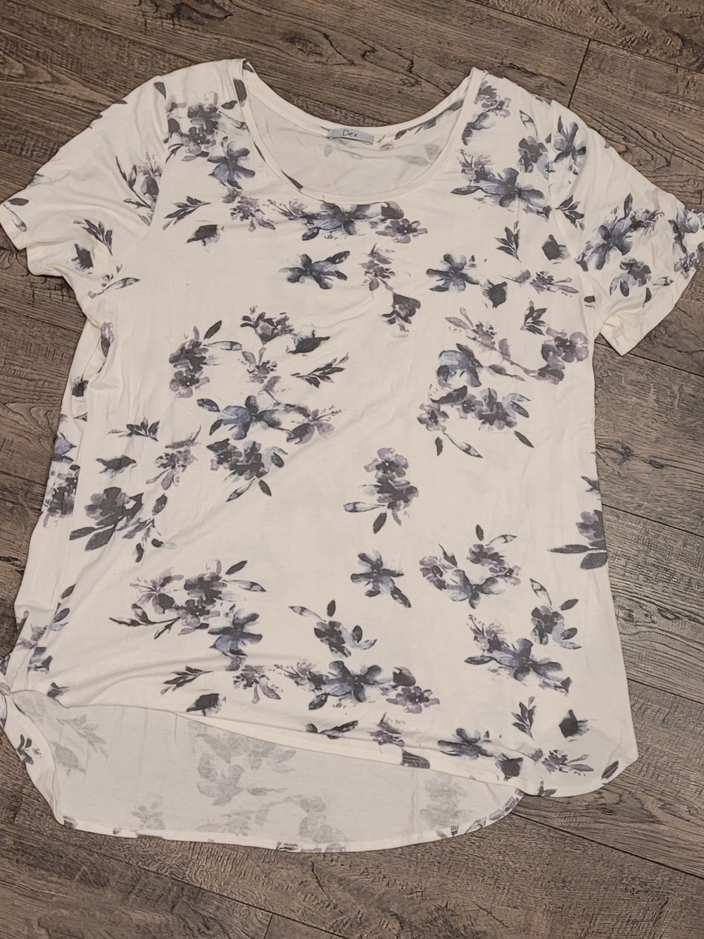 Dex Plus Adelene Round Hem Floral Scoop Neck Short Sleeve Top - White/Gray 1X